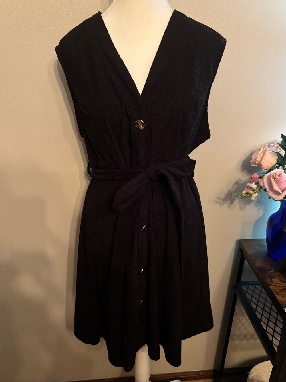 Sleeveless Black V-Neck Belted Dress